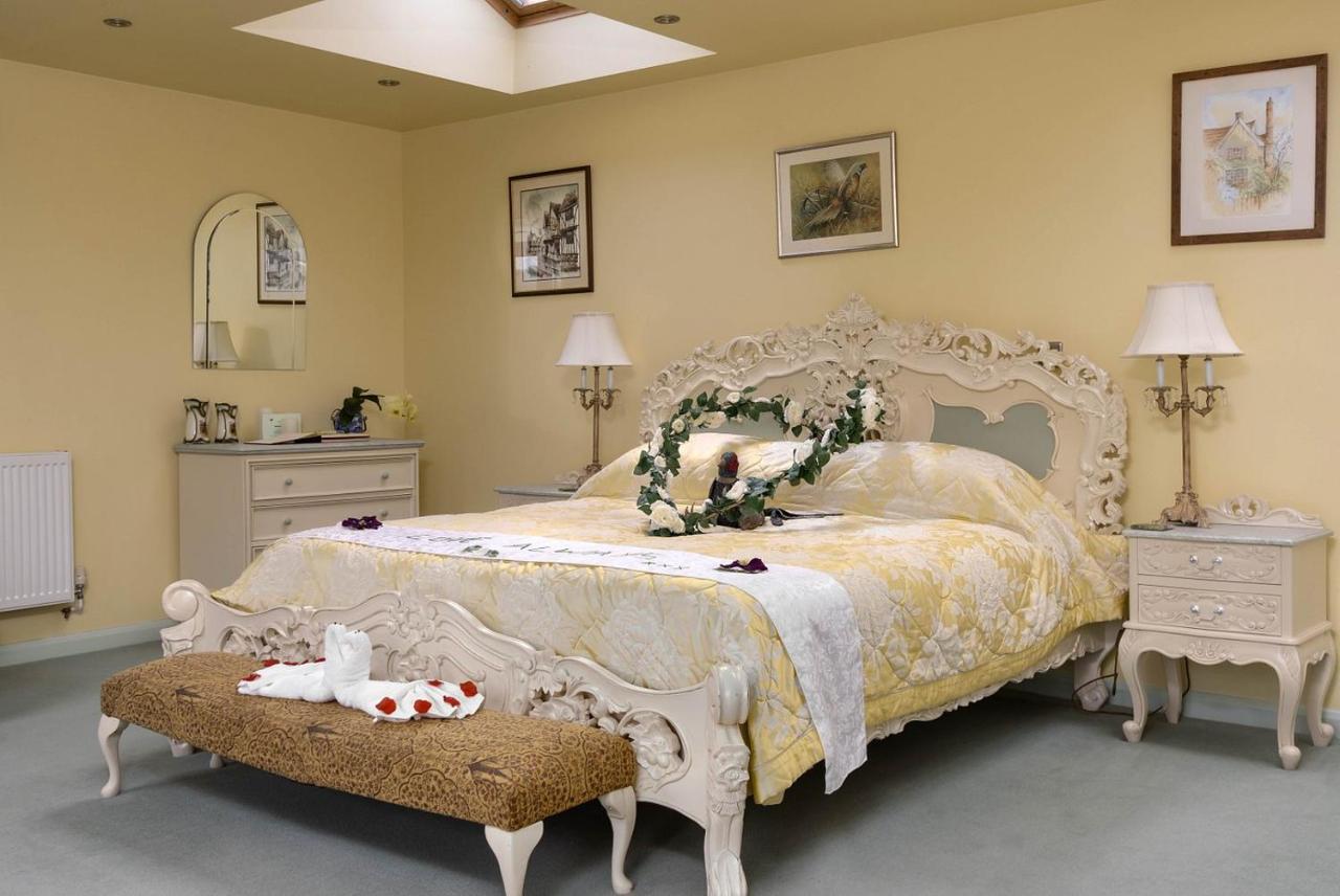Pheasant Suites Colchester Buitenkant foto