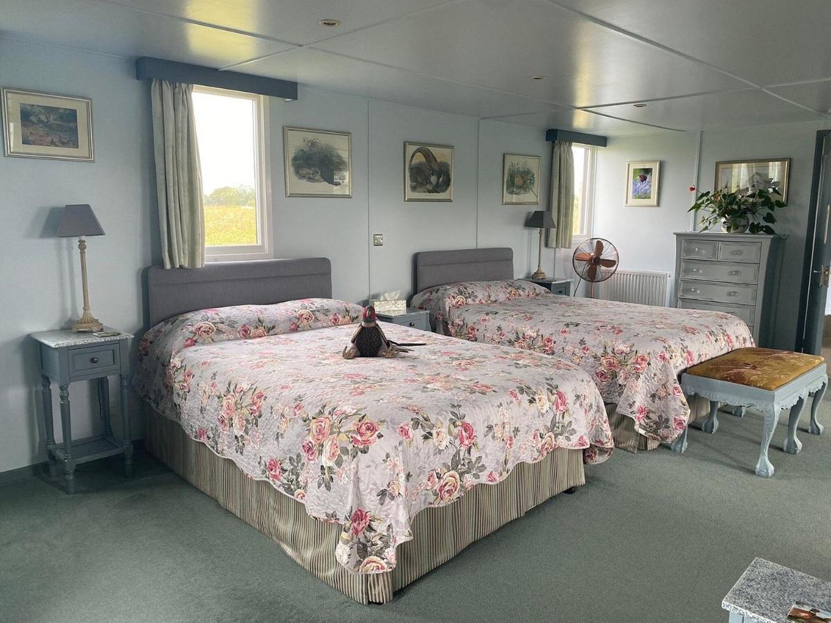 Pheasant Suites Colchester Buitenkant foto