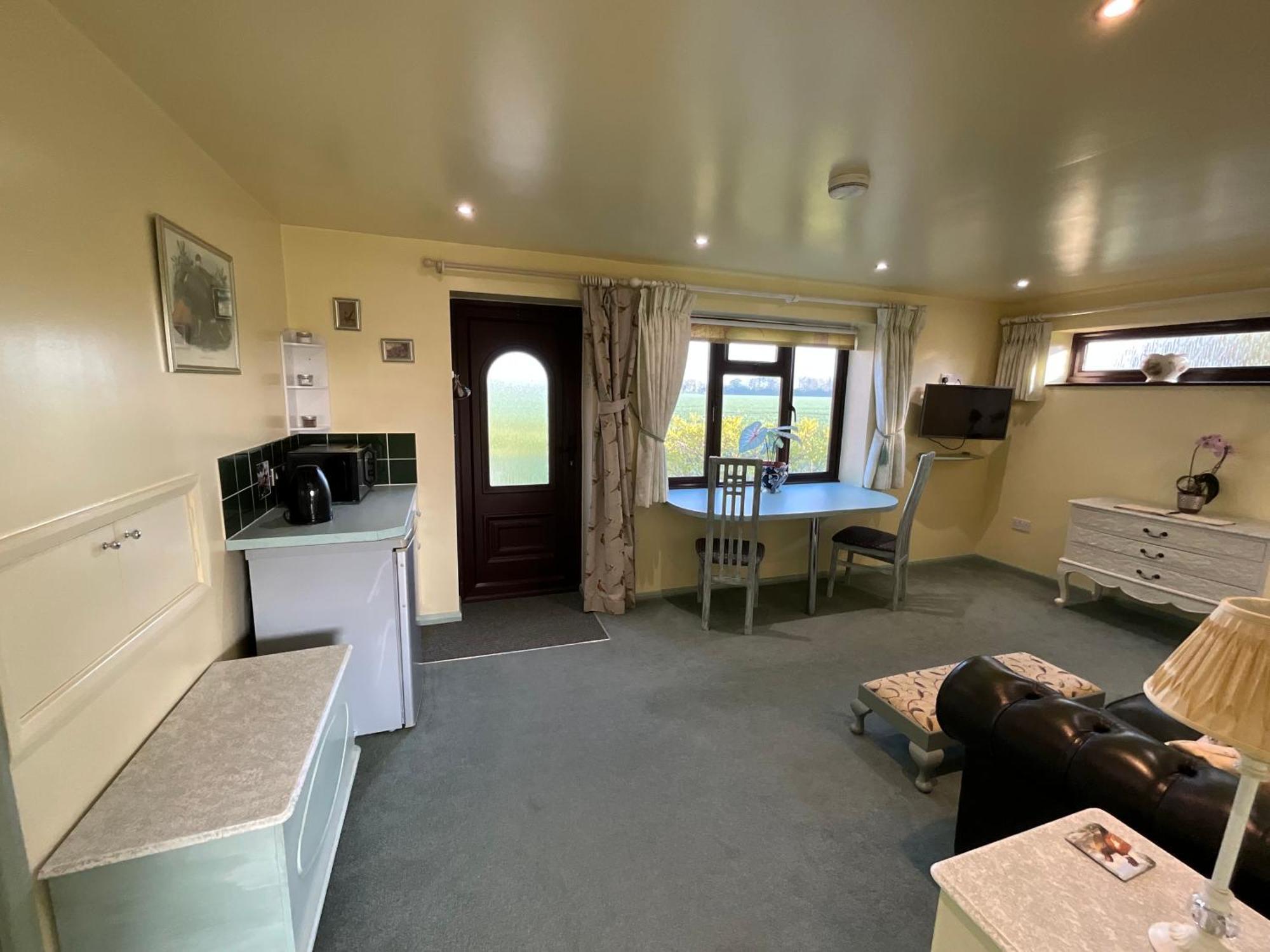 Pheasant Suites Colchester Buitenkant foto